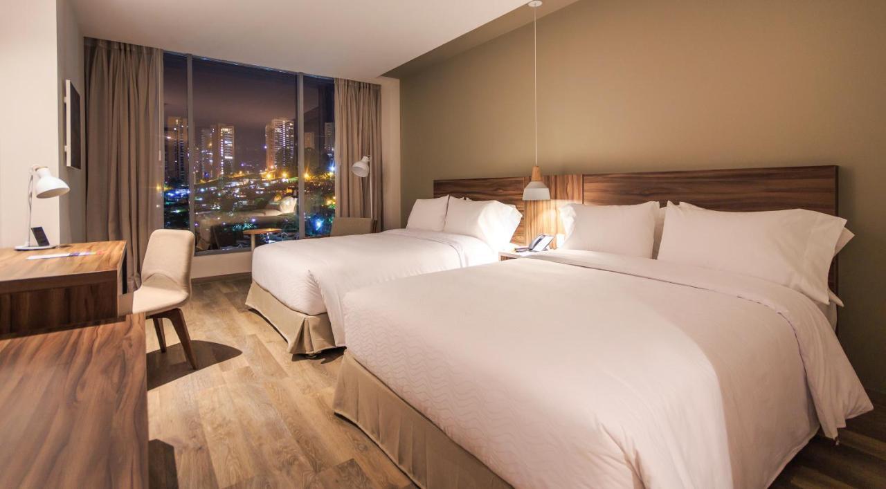 Novotel Medellin El Tesoro Exterior foto A room at the hotel