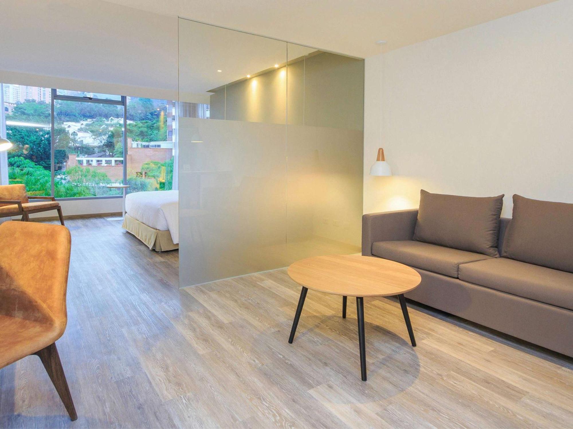 Novotel Medellin El Tesoro Exterior foto A room at the hotel
