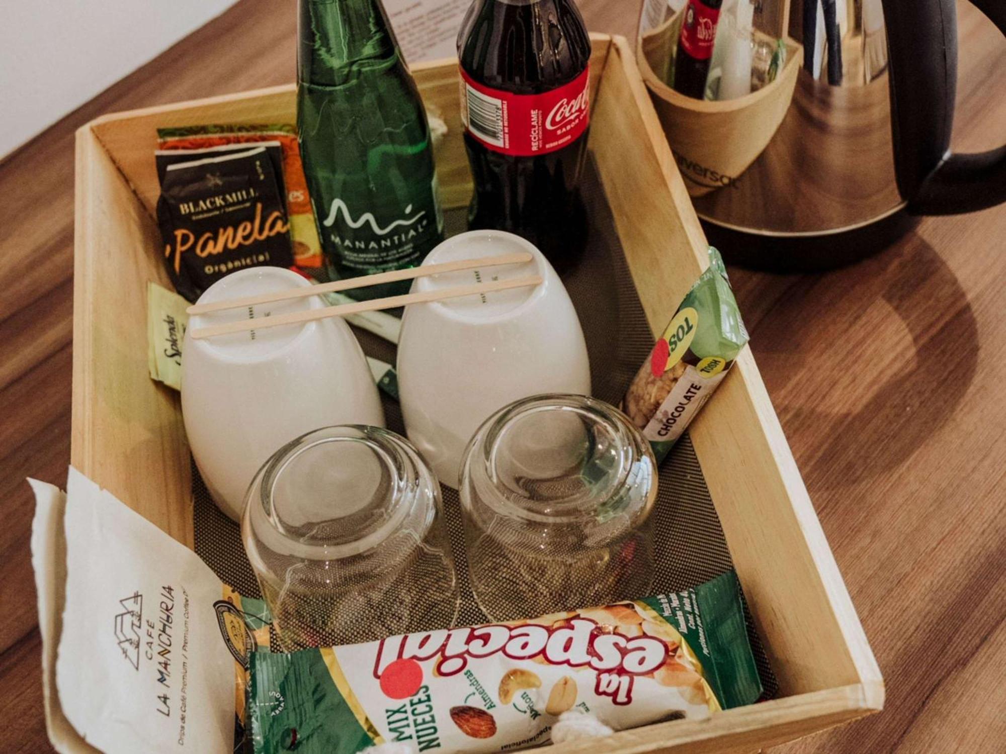 Novotel Medellin El Tesoro Exterior foto A typical room service tray