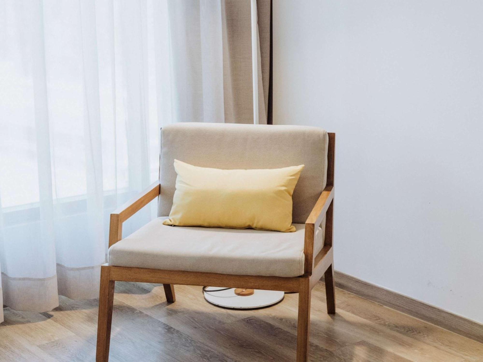 Novotel Medellin El Tesoro Exterior foto A chair with a cushion